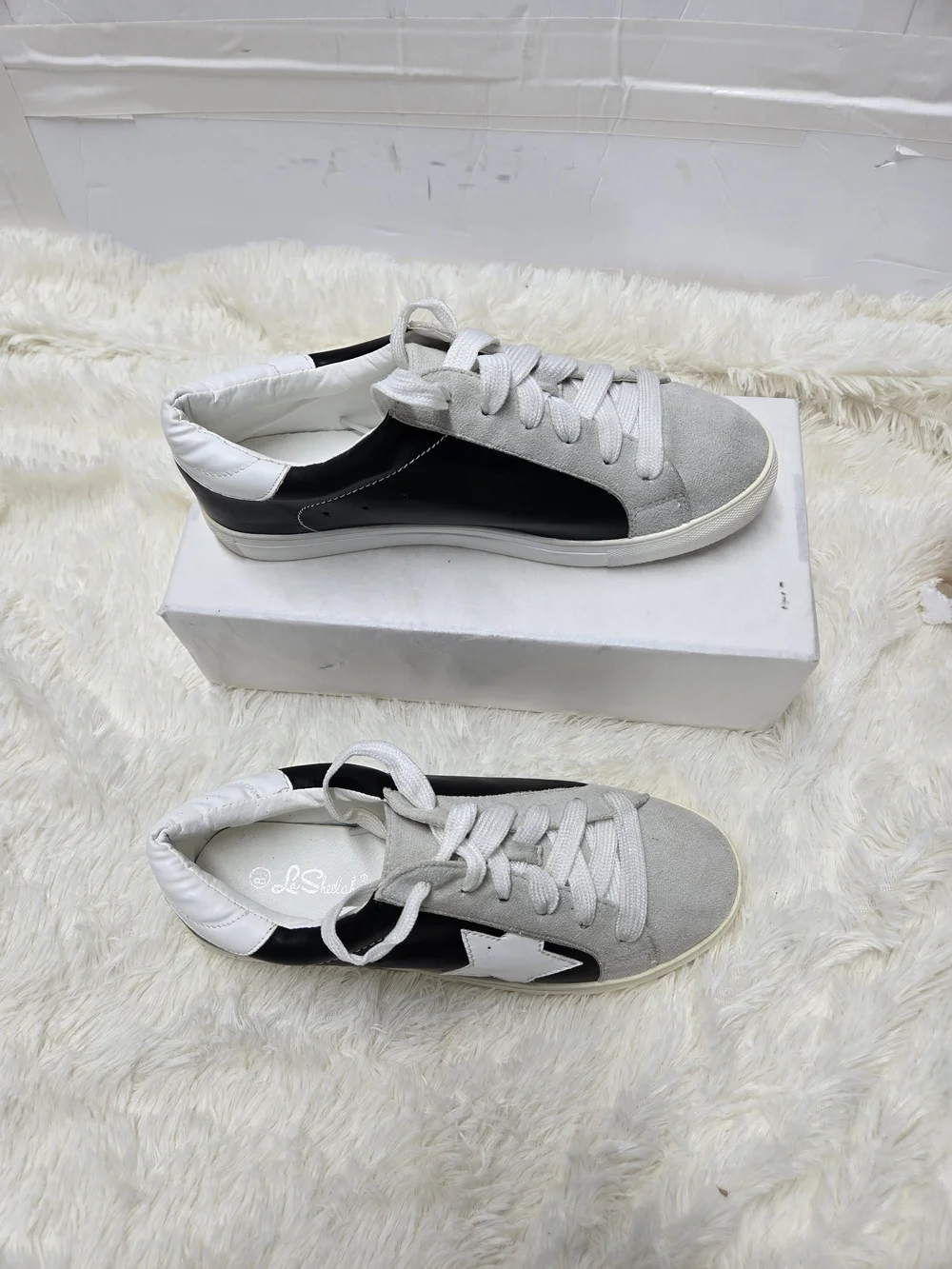 La Sheelah Women's Black and White Grey Star low Top Lace Up Sneakers Size 8.5